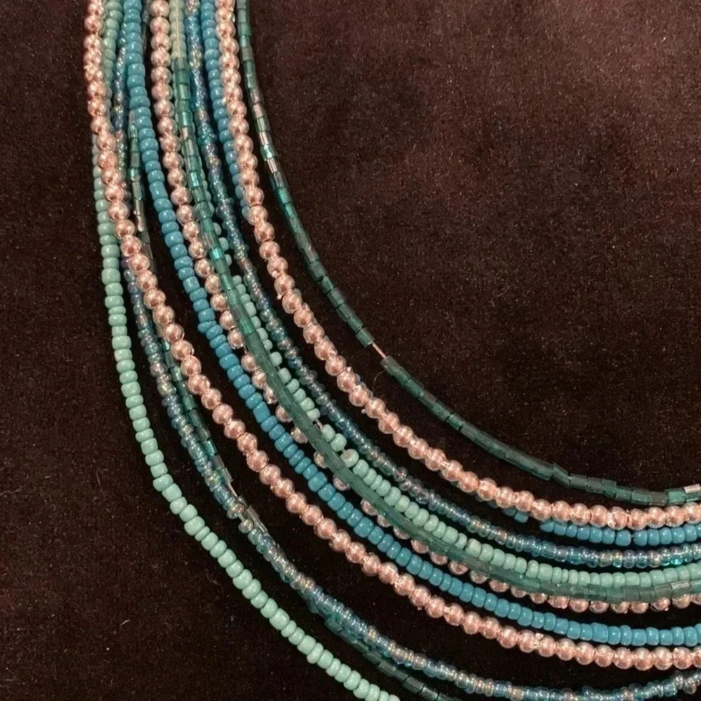 Beads  and silvertone set - Picture 2 of 7